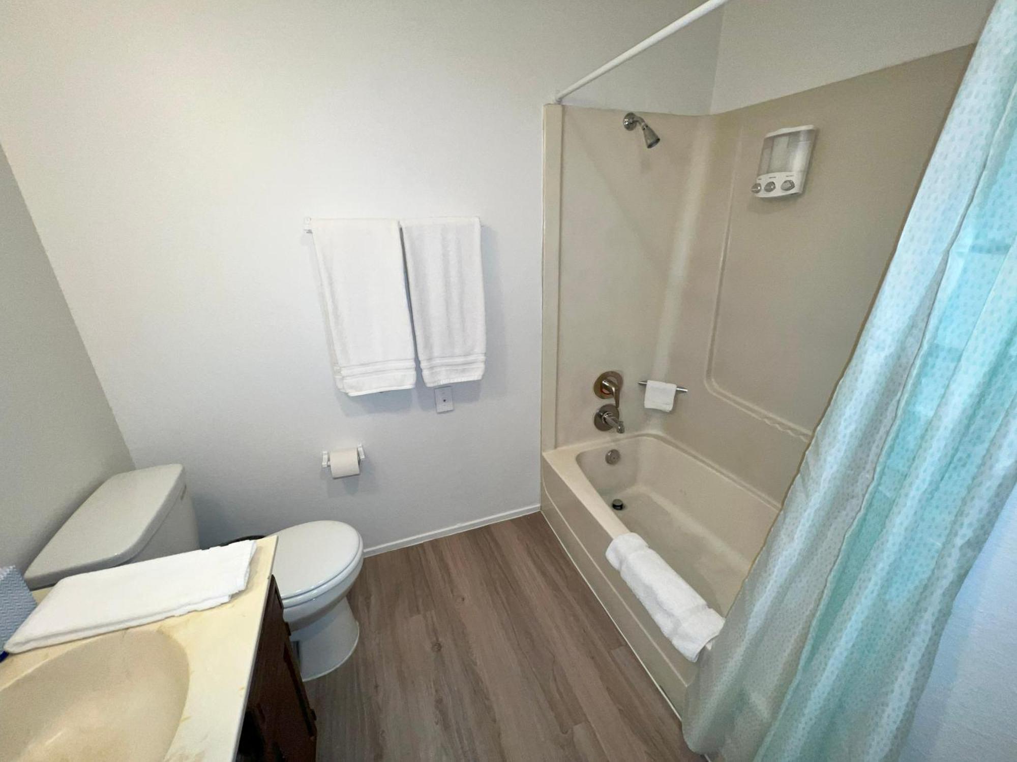 2 To 6 Bedroom Walk To Strip Mgm Casino Shop Club *